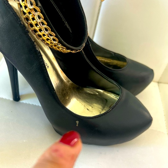 Wild Diva Super Sexy Black Gold Ankle chain super high stilettos. Women’s size 7 - Picture 5 of 10